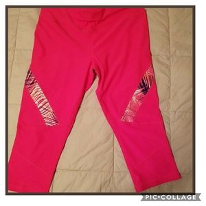 Performance Fit Capri NWT's